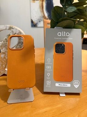 Alto Premium Leather iPhone 16 Pro Case - Caramel